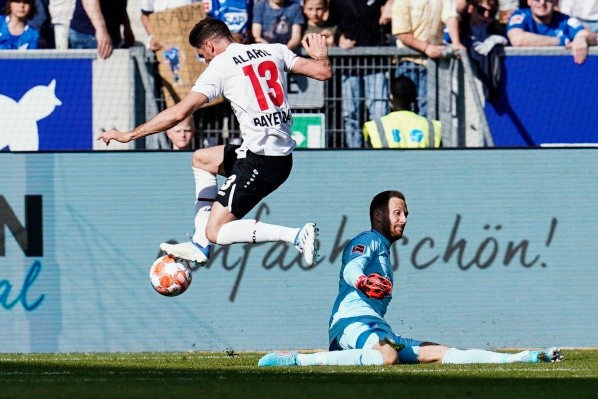 El momento en el que el Pipa elude al arquero rival con gran categoría. (Foto: Getty).