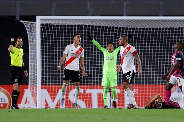 Cada despeje o rechazo se festejó como si fuera un gol y no era para menos. (Foto: Getty).
