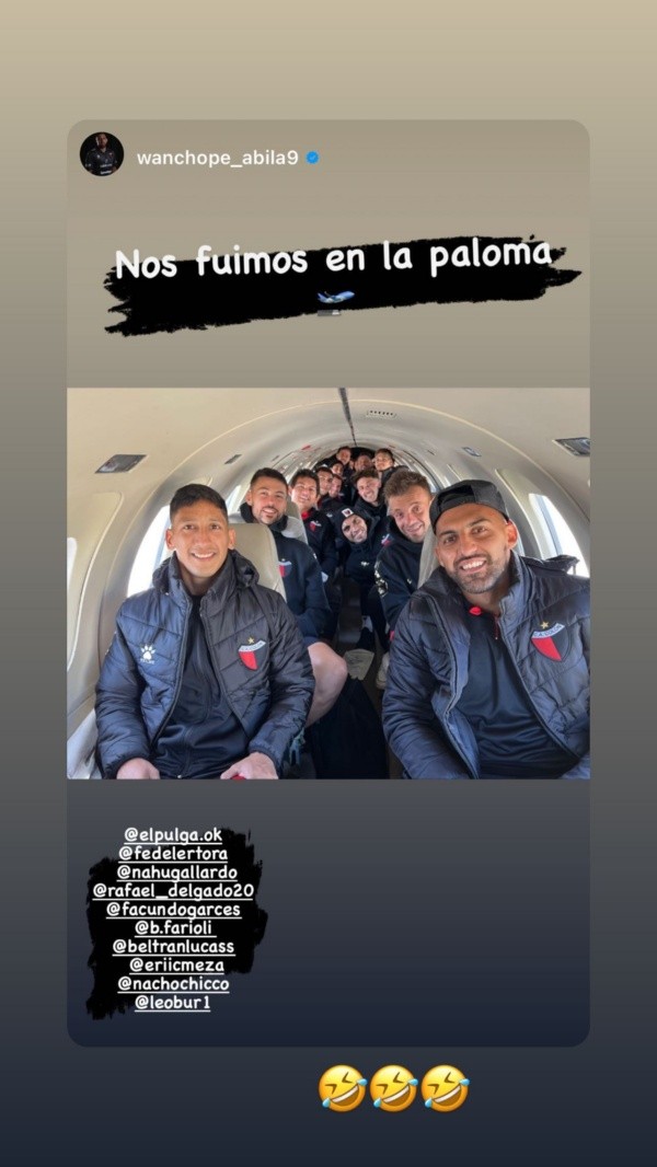Lucas Beltrán, rumbo a Tucumán en el vuelo chárter junto al plantel de Colón
