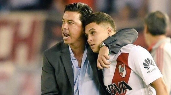 El abrazo del Muñeco y Juanfer, una postal que se repite a menudo (Foto: Prensa River)