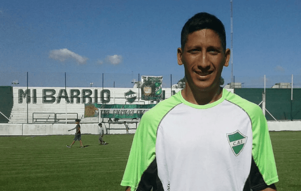 Aliendro vistiendo la camiseta de Ituzaingó en temporada 2013/14. (Foto: Prensa Ituzaingó).