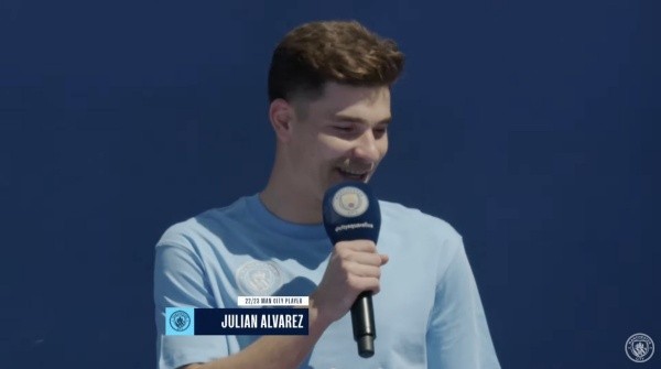 Con un traductor de por medio, la Araña dio sus primeras palabras como jugador del City.