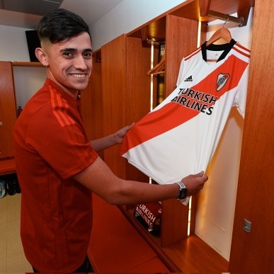 El nuevo refuerzo millonario con la banda roja (Foto: Prensa River)
