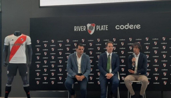 La presentación oficial del nuevo main sponsor (Foto: LPM)