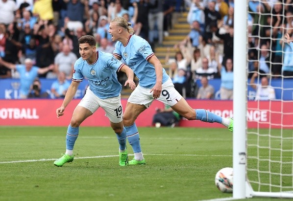 Julián festejando con suspenso su primer gol en el City. (Foto: Getty).