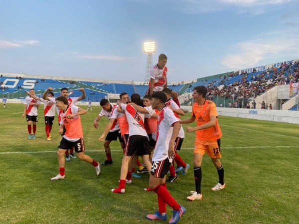 Los pibes del Millo ya están en cuartos de final (Foto: Prensa River)