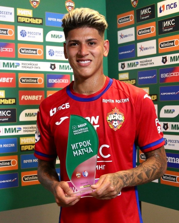 Carrascal fue elegido nuevamente la figura del partido. (@pfc_cska).