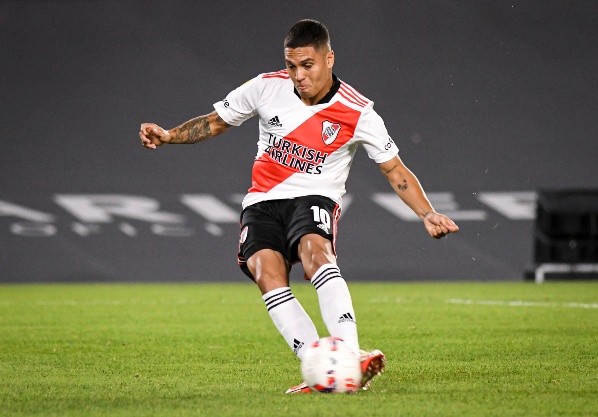 El contrato de Juanfer finaliza el 31 de diciembre y al haber quedado libre del Shenzhen, los dirigentes podrán negociar directamente con el propio jugador. (Foto. Getty).