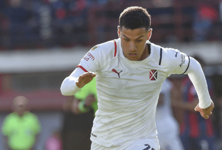Alex Vigo lleva disputados 28 partidos en Independiente, con un gol y dos asistencias. (Foto: Getty).