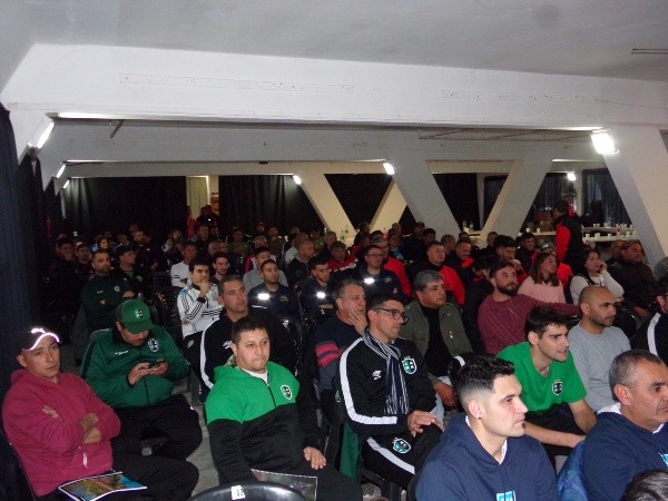 En la capacitación dijeron presente autoridades, entrenadores y dirigentes William Kemmis.