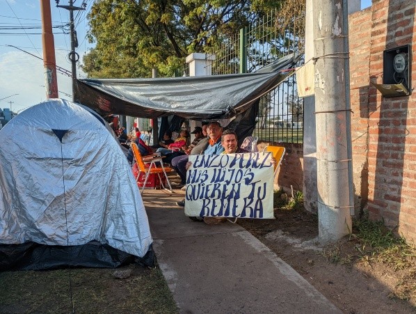 Los fanáticos del Más Grande hacen fila por la Gallardeta.