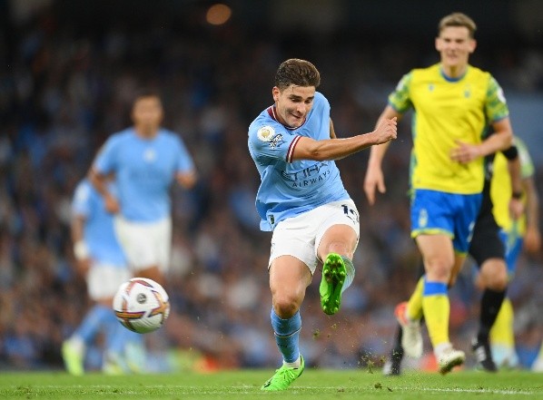 Juli casi anota el suyo en el primer tiempo con un zurdazo que rozó en el palo. (Getty).
