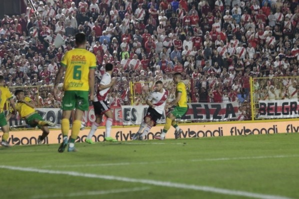 Beltrán marca el segundo tanto de la noche y en las tribunas todo es delirio. (Foto: Prensa Copa Argentina).