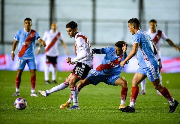 Simón lleva jugados 60 partidos en River, con tres goles y 11 asistencias. (Foto: Getty).