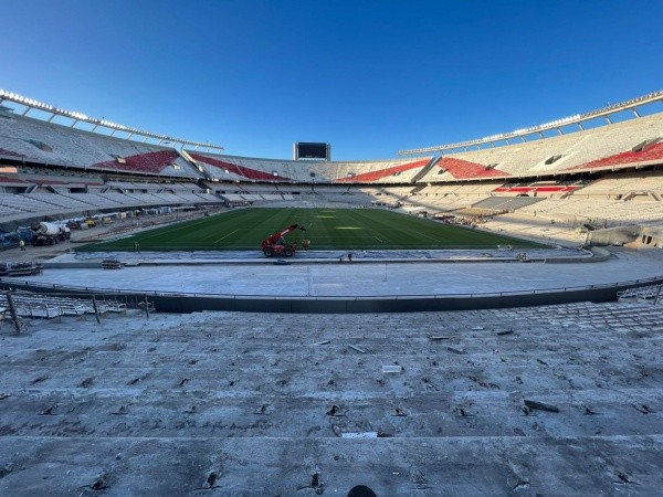 Vista desde la Centenario media, ya sin butacas.