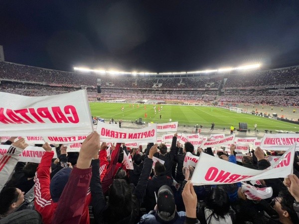 La fiesta del Capitán Eterno, desde las tribunas (Foto: LPM)