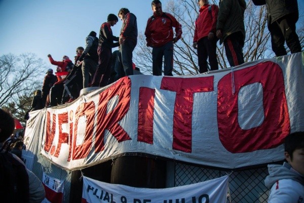 El trapo de Fiorito, presente en un banderazo en Japón 2015