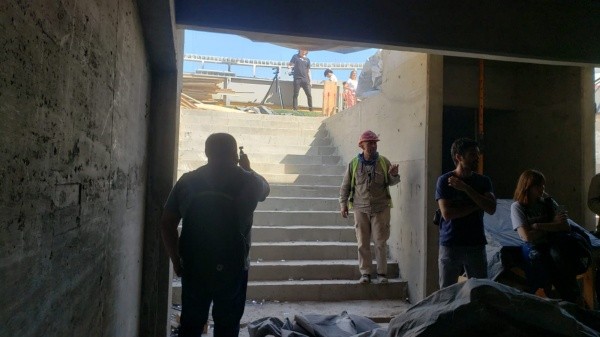 La última escalera que subirán los jugadores antes de salir al campo de juego.