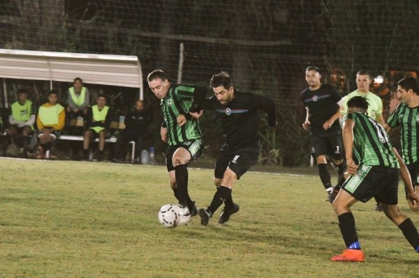 Mareque en acción en la liga lujanense. (Foto: Prensa SAT).