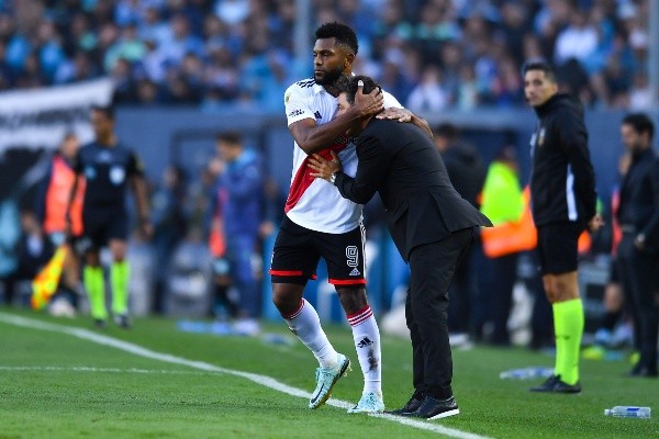 El abrazo de Borja y el Muñeco luego del gol del empate (Foto: Getty)