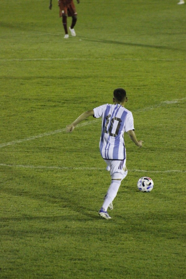 La pelota siempre al 10. (Foto: @seleccionadosAR).
