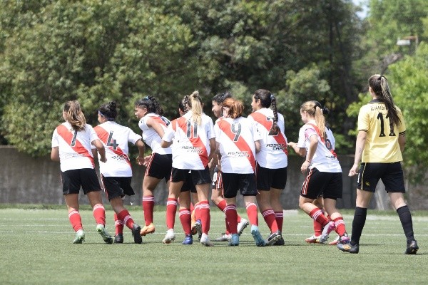 Ludmila Galli, Francisca Altgelt x2, Julieta Castillo, Sofia Sarubba, Valentina Martino y Camila Duarte fueron las goleadoras el último fin de semana. (Foto: @RiverPlateFemF).