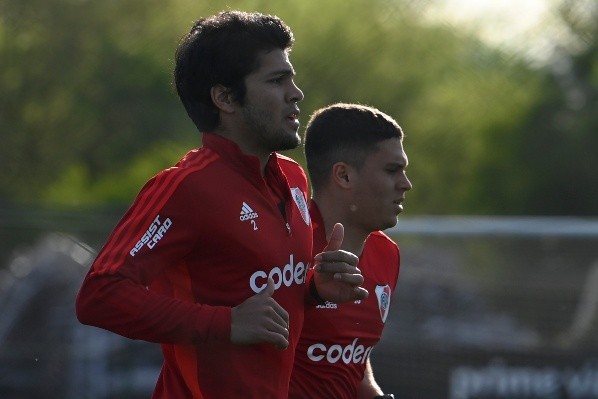 Robert se alista para volver y ya hace fútbol a la par de sus compañeros. (Foto: Prensa River).