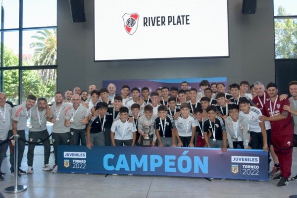La Novena debutó con una vuelta olímpica (Foto: Prensa River)