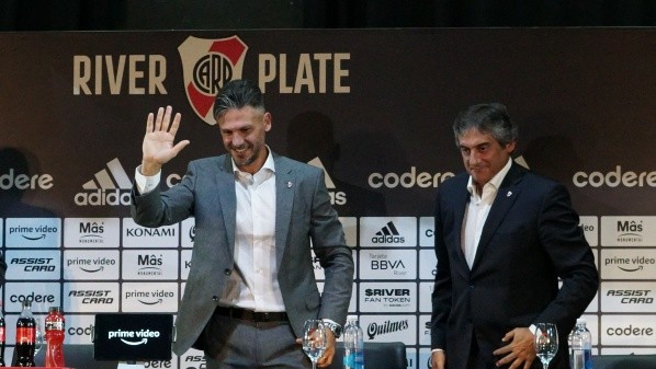 Martín Demichelis junto al Secretario Técnico, Enzo Francescoli (Foto: LPM)