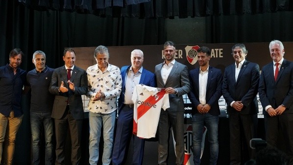 Demichelis junto a varios ídolos del club (Foto: LPM)