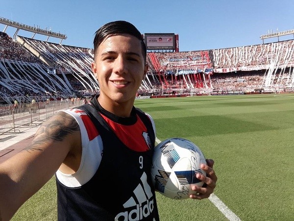 Enzo y sus tiempos de alcanza pelotas en el Monumental