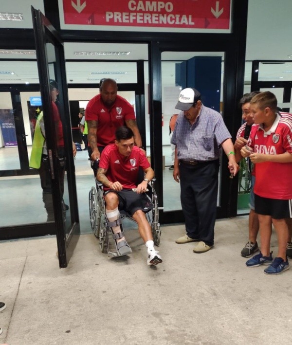 Así tuvo que ser retirado el Colo del Estadio La Pedrera.