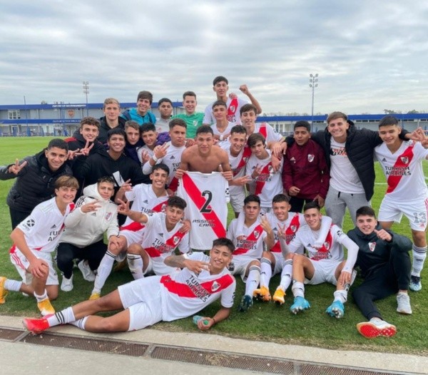 La foto grupal luego del triunfo de la Séptima en el Superclásico.