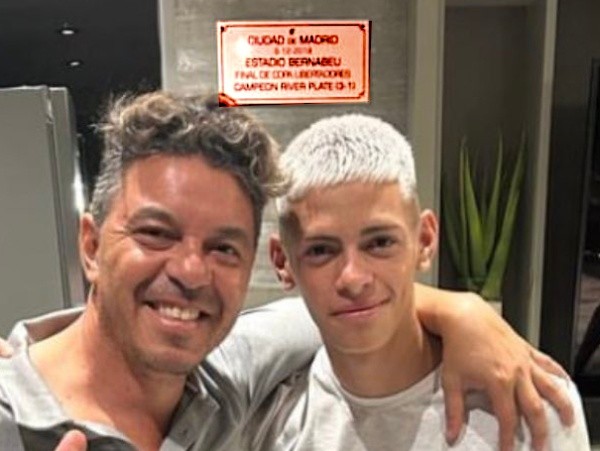 La plaqueta que el Muñeco tiene rememorando la final en el Bernabeu.