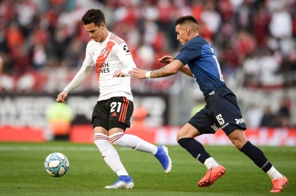Enzo Díaz enfrentando a River en el Monumental (Getty)