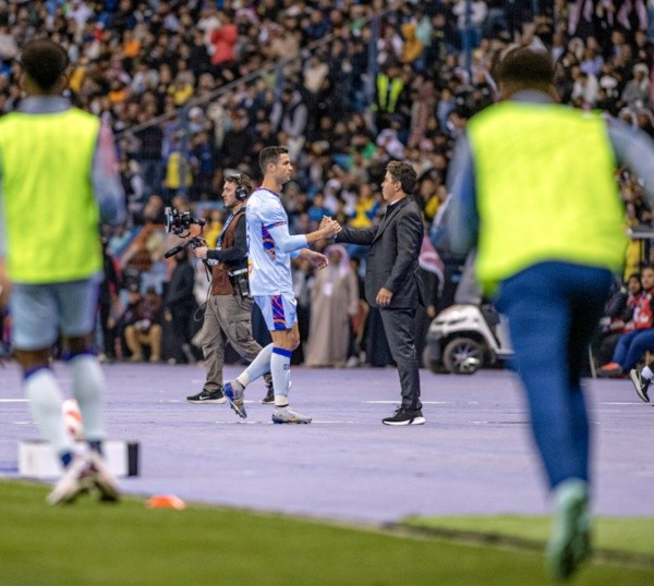 El respetuoso saludo del Muñeco y Cristiano