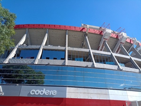 Así lucen los nuevos cristales en la fachada del Monumental(TW: @ObrasRiverPlate)
