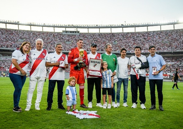 Los campeones en la previa del partido contra el Bicho (Foto: Getty)