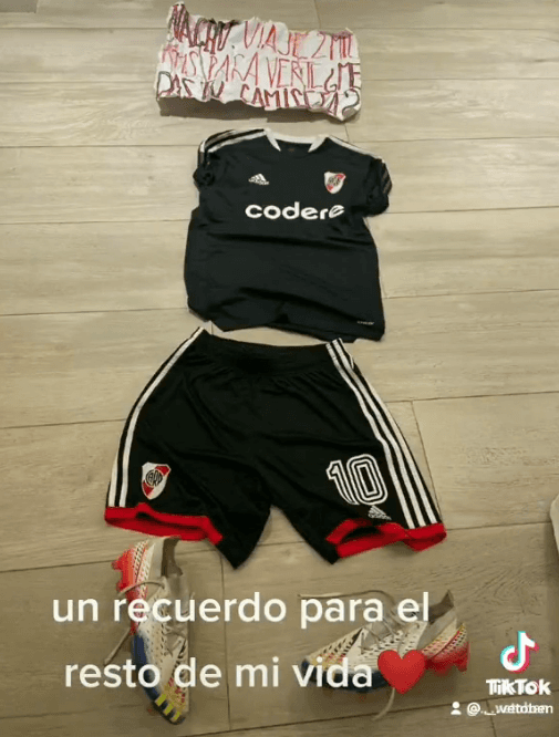 Los regalos que se llevó Vito de regreso a su casa en Chubut.