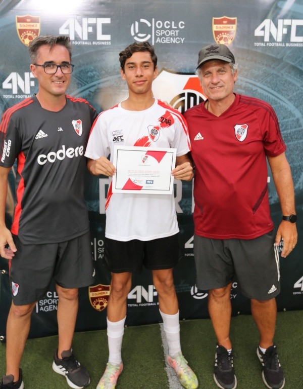 Los jugadores que participaron de las pruebas recibieron un certificado.