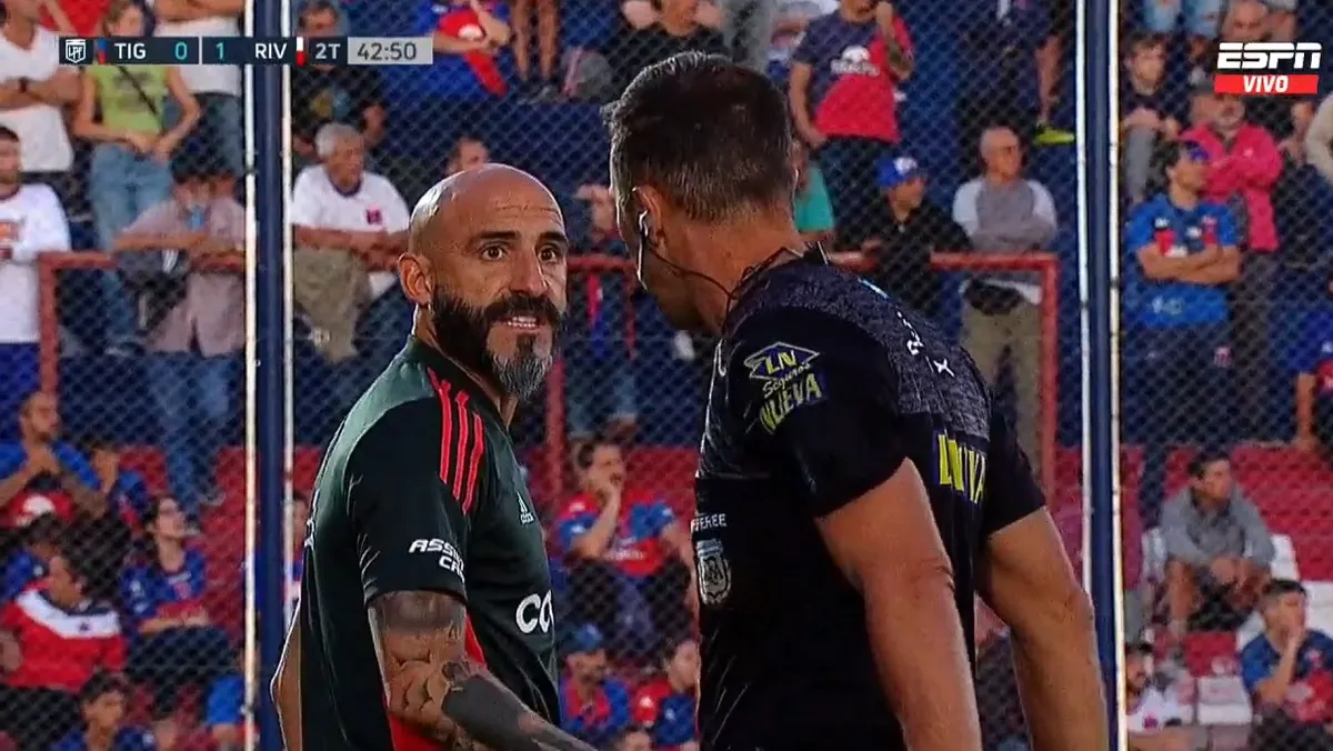 El momento de la expulsión de Pinola en Victoria (Captura de TV)