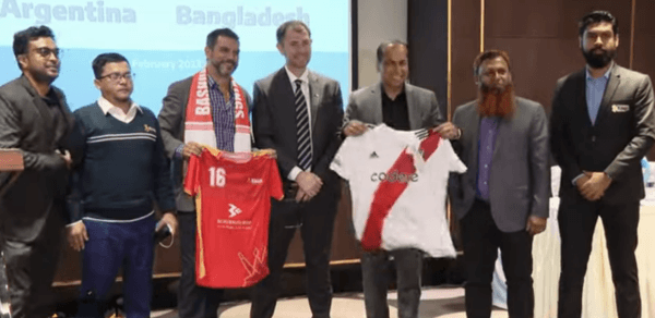 Canales de TV de Bangladesh transmitieron el encuentro entre River y autoridades de la Liga de Bangladesh.