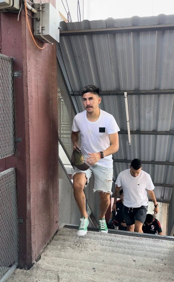 Agustín Fontana acompañó a sus compañeros en Lanús (Foto: Sara Skleit)