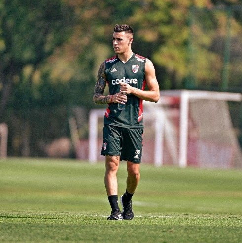Lecanda y los primeros trabajos de campo tras su lesión (Foto: Prensa River)