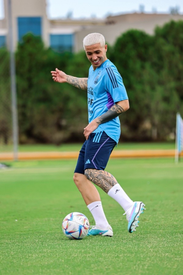 La sonrisa no se ocultó nunca en el semblante de Enzo (AFA)