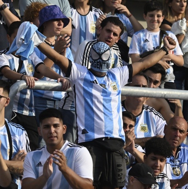 La máscara de la Araña, presente en el Momunental. (Foto: La Página Millonaria / Diego Haliasz).