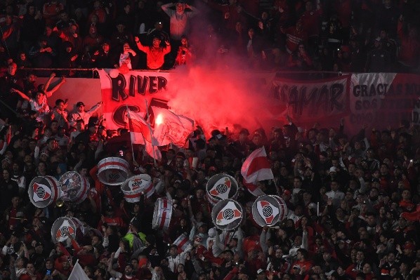 estadio monumental fiesta gente hincha